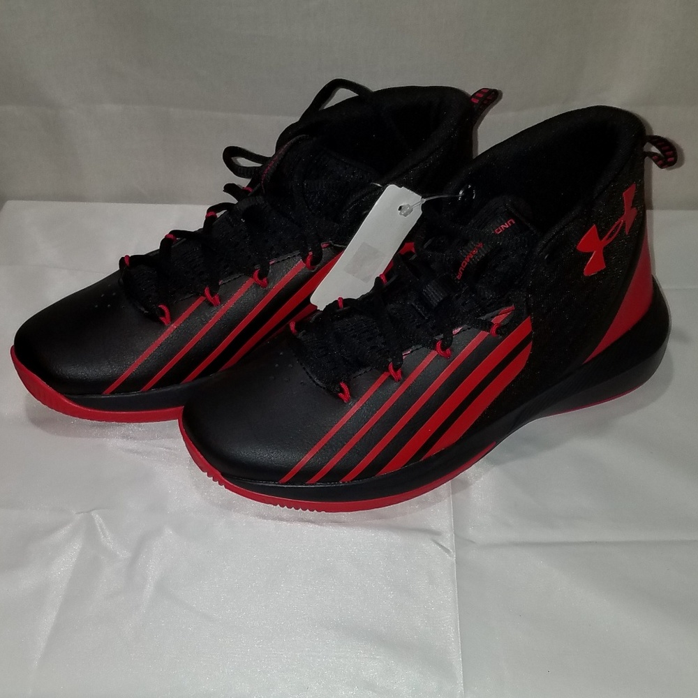 NWT Boys Under Armour High tops
